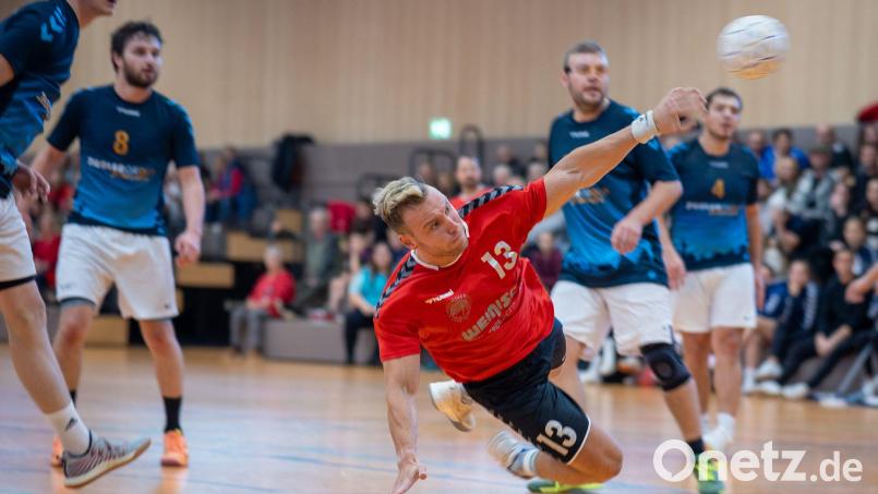 Die flinken Oberviechtacher Angreifer, wie hier Fabian Steininger, waren von der Weidener Abwehr kaum zu bremsen. Bild: Guenter Uschold