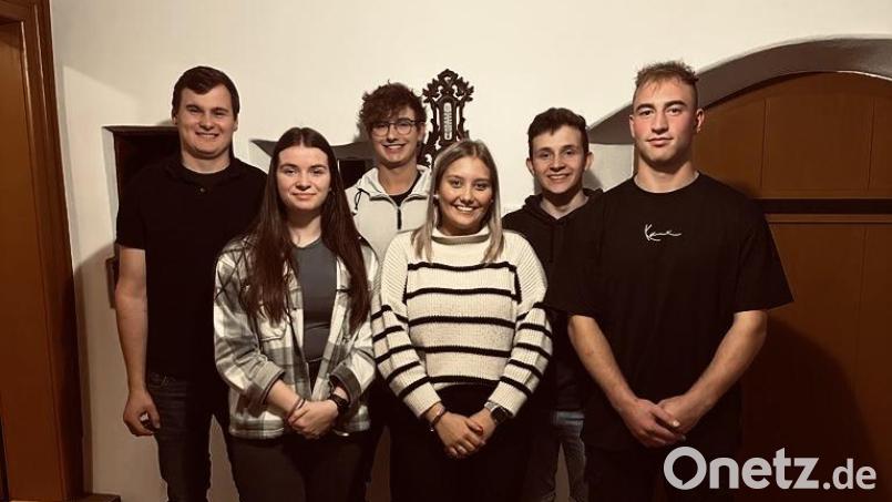 Die neue Vorstandschaft der KLJB Unterauerbach: Johannes Kick, Valentina Schart, Wolfgang Kick, Anna Scheuerer, Samuel Schart, Florian Rieger (von links). Bild: Scheuerer/exb