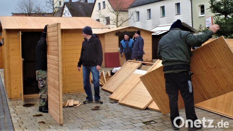 Am 9. Dezember gibt es wieder viel Arbeit bei den Vereinen, bis die Verkaufsbuden für den Weihnachtsmarkt fix und fertig bestückt sind. Archivbild: jml