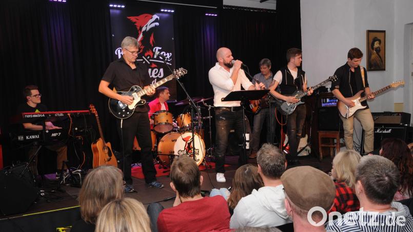 Die Red Fox Blues Band bei ihrem ersten Konzert 2018 im Seidel-Saal: (von links) Matthias Sommer, Matthias Weber, Stephan Kiesel, Stefan Sehnke, Peter Wolf und Max Müller. Bild: Joachim Gebhardt