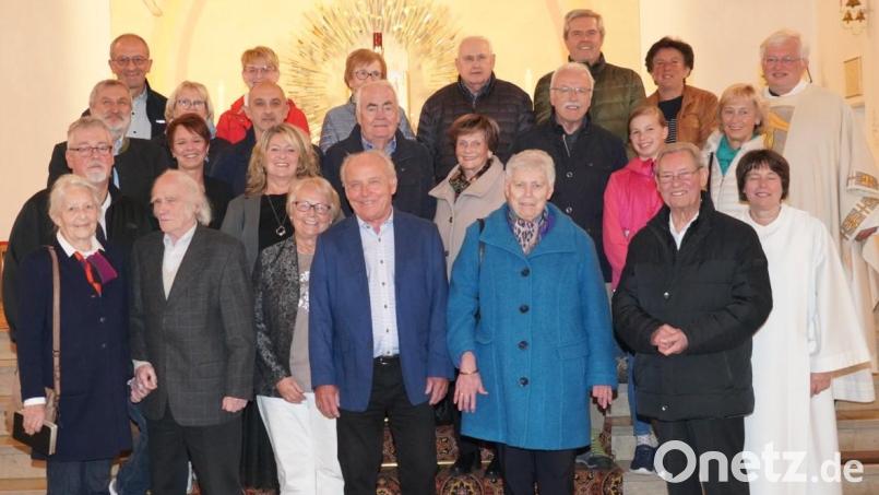 Zwischen 15 und 60 Jahren sind die Ehepaare verheiratet, die nun in St. Johannes ihre Ehejubiläen feierten. Bild: uz