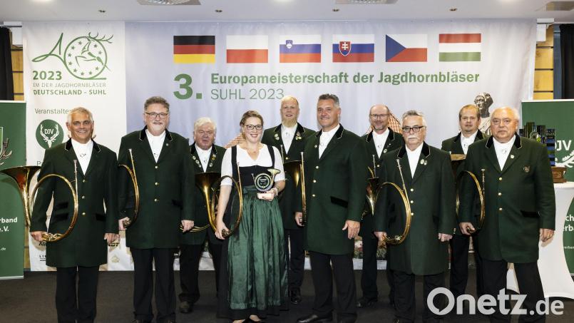 Spielten bei der Europameisterschaft der Parforcehornbläser: Michael Süß, Markus Bäuml, Ludwig Schmiedt, Karo Wenisch, Stefan Mackle, Hubert Bäuml, Christian Weiß, Klaus Kirsch, Drewes Chlup und Reinhard Proske. Bild: DJV / Wildgeflüster/exb