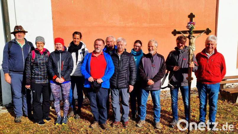 Trausnitzer pilgerten zum „Gegeißelten Heiland“ in der Wieskirche. Organisator Josef Schwandner (rechts) bedankte sich für den freundlichen Empfang. Bild: gi