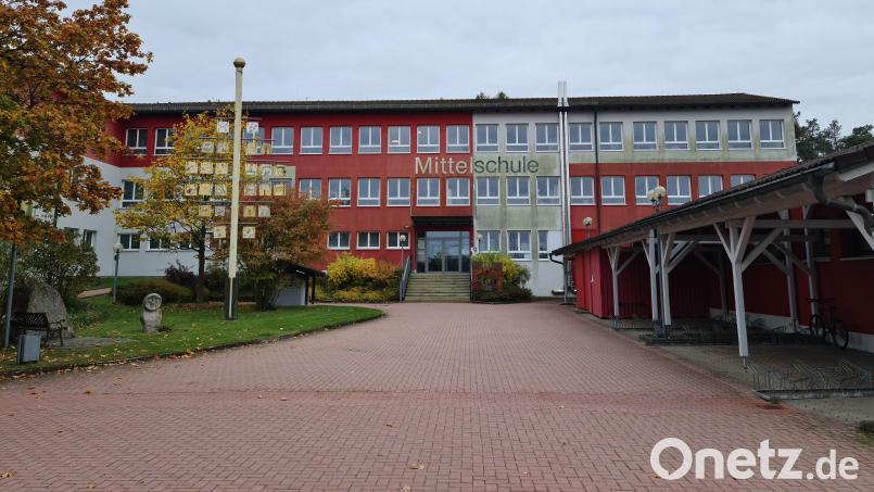 Für die Nutzung des Mittelschulgebäudes muss Miete in Höhe von 173.653 Euro zahlen. Bild: sne