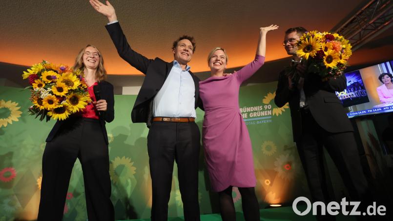 Winke, winke: Nach dem Abschied von Ludwig Hartmann (Zweiter von links) aus der Grünen-Doppelspitze ist nun Katharina Schulze (Zweite von rechts) die alleinige Fraktionschefin der Landtagsgrünen. Damit verschieben sich aber auch die regionalen Gewichte. Archivbild: Karl-Josef Hildenbrand