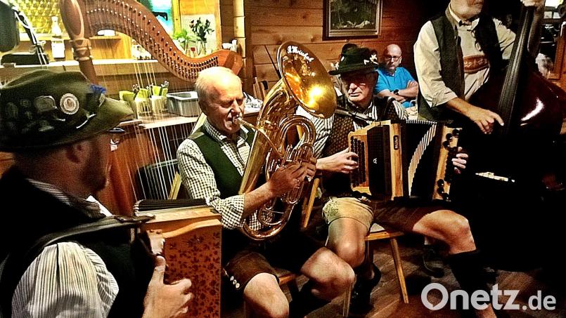 Die Hirschauer Wirtshausmusikanten in Aktion. Bild: R. Kreuzer