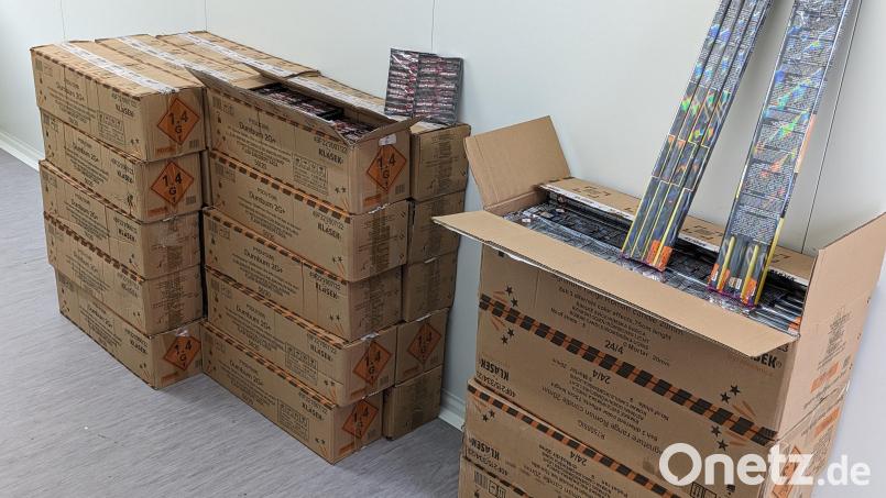 Ein Franzose hat versucht, mehr als eine halbe Tonne Feuerwerk von Tschechien nach Frankreich zu schmuggeln. Bild: Bundespolizei