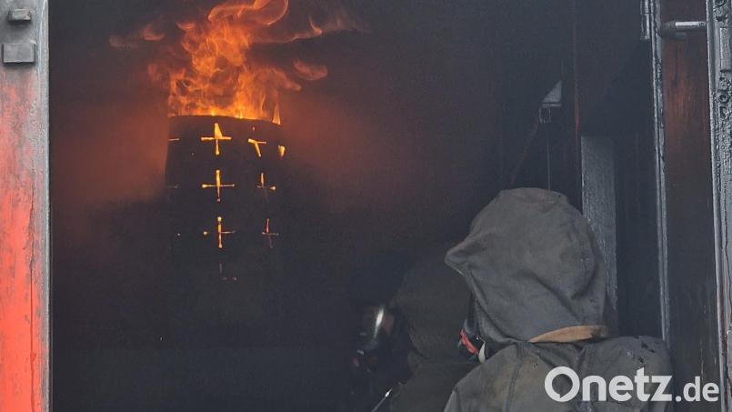 64 Atemschutzgeräteträger aus dem gesamten Landkreis trainieren in Schwarzenfeld. Bild:  Kreisbrandinspektion LKr. Schwandorf /exb