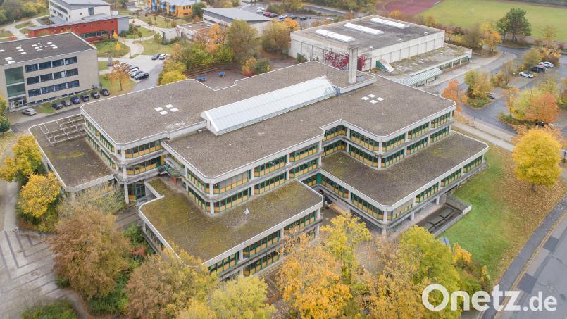 Wie es CSU-Fraktionsvorsitzender Patrick Fröhlich formulierte, gehöre auch die Generalsanierung der Krötensee-Mittelschule für geschätzte 20 Millionen Euro – oder gar ein Neubau – zu den kommenden großen finanziellen Herausforderungen der Stadt Sulzbach-Rosenberg. Bild: Thilo Hierstetter