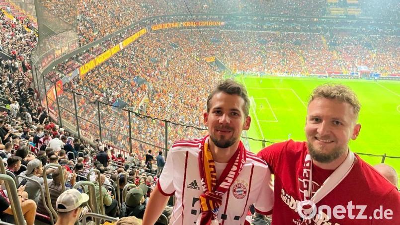 Die Bayernfans Dominik Dietrich (links) und Florian Gradl. Bild: Nico Roth