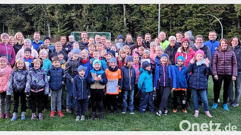Über ein überwältigende Teilnahme beim Sportabzeichen freuten sich die Verantwortlichen des SV Illschwang. Bild: no
