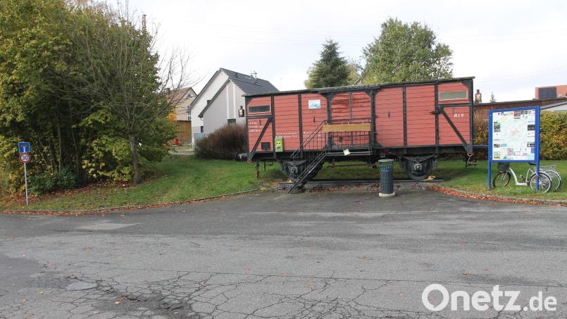 Beim Eisenbahnwagen in Waidhaus könnte die Reparaturstation für Fahrräder entstehen. Bild: pi
