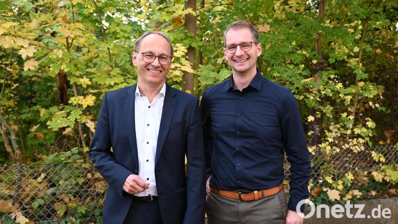 Markus Frauendorfer (links), Vorsitzender des IHK-Gremiums Amberg-Sulzbach, mit Dr. Matthias Segerer, dem neuen Leiter der IHK-Geschäftsstelle in Amberg. Bild: Dagmar Gutbrod/exb