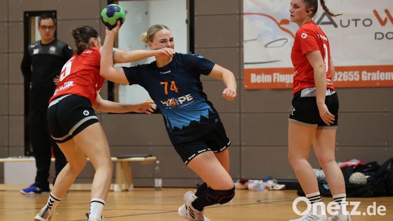 Mit Sturm und Drang wollen die HSG-Damen (im Bild Tara Melina Schumacher/Mitte) ihren sechsten Sieg einfahren. Bild: A. Schwarzmeier