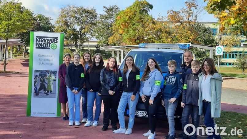 Jugendliche mit sozialem Engagement: Sowohl an der Realschule (unser Bild) als auch an der Mittelschule wurden Schülerlotsen ausgebildet. Bild: Albert Deml/exb