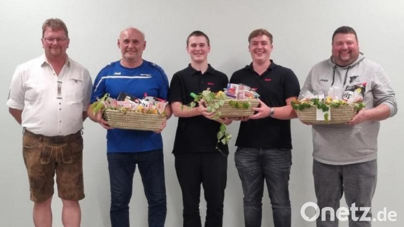 Strahlende Gesichter nach dem Gemeindeschießen: Im Bild (von links) zweiter Schützenmeister Helmut Meier, Georg Schwandner (DJK), Quirin Raab, Stefan Schneider (Musikverein) und Christian Gürtler (Kirwaverein). Bild: Norbert Gürtler/exb