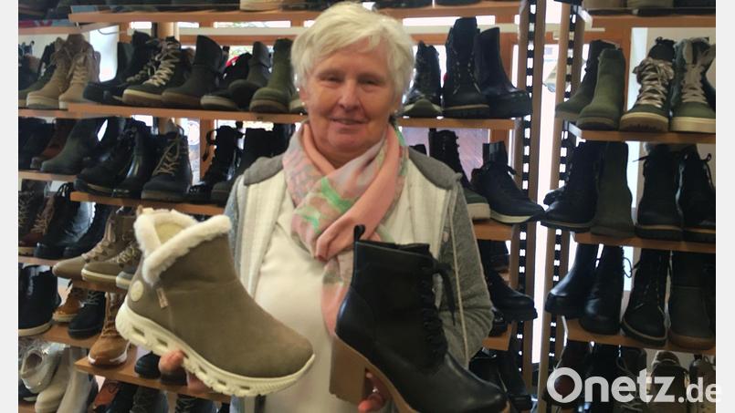 Christine Bauer zeigt Damenmode für den Winter, für nasskaltes Wetter oder den stadtfeinen Auftritt. Bild: ihl