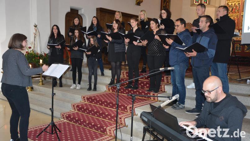 Der Chor „Grazie A Dio“ gibt am Sonntag, 5. November, ein Konzert in Leonberg. Das Bild zeigt den Chor beim Auftritt im vergangenen Jahr in der Stadtpfarrkirche in Tirschenreuth. Archivbild: jr
