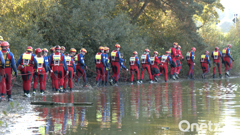 Sucheinsatz am Haidweiher. Dieses Bild entstand sechs Tage nach dem Verschwinden der Ambergerin. Bild: Hans Bernreuther