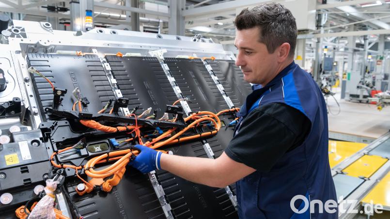 Schwerpunkt Oberpfalz für Antriebsbatterien: Im BMW-Werk in Regensburg werden sie montiert, in Wackersdorf vorher auf Herz und Nieren geprüft. Bild: BMW/Stefan Hanke/exb