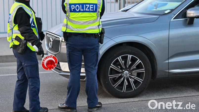 Ein 19-Jähriger aus der Ukraine war mit einem gefälschten Führerschein unterwegs. Symbolbild: Patrick Pleul/dpa