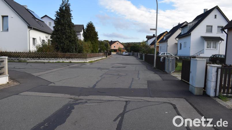 Die Sanierung der Neunaigener Straße in Wernberg-Köblitz wird im April 2024 beginnen und soll sich bis Oktober 2025 hinziehen. Bild: bnr