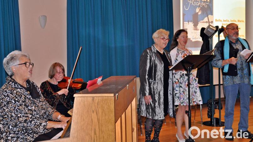 &quot;Melodien die man nie vergisst&quot; erklingen beim Liedernachmittag im voll besetzten Saal des Maria-Seltmann-Hauses in Weiden. Bild: R. Kreuzer