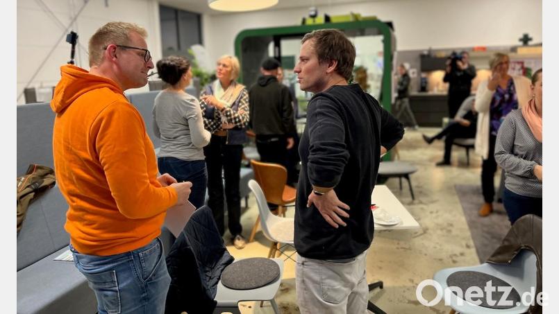 Rund 15 Teilnehmer debattierten im Coworking Space Kemnath. Bild: Coworking Space Kemnath/Völkl/exb