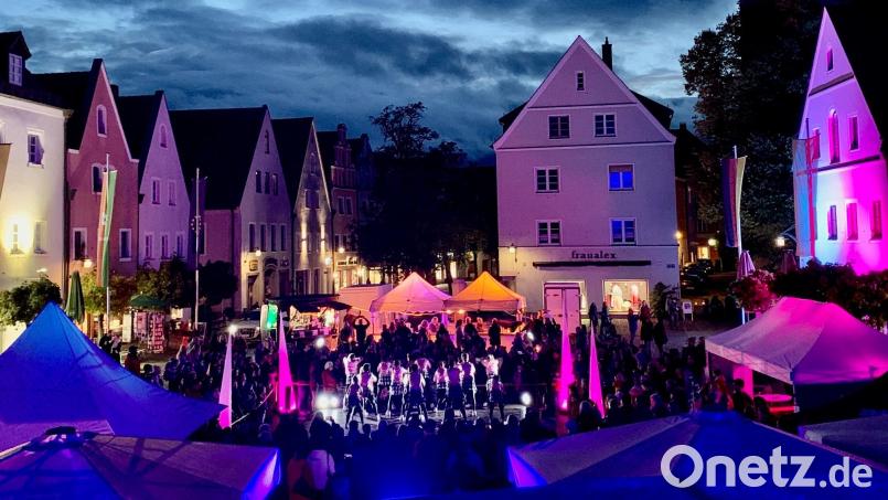 Der Startschuss für &quot;Kunstgenuss bis Mitternacht&quot; in Weiden ist gefallen. Bild: Gabi Schönberger