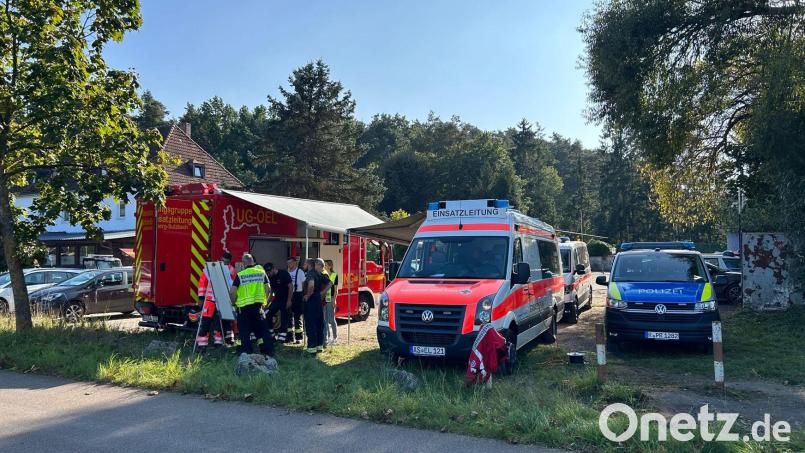 Ein Großaufgebot an Einsatzkräften sucht nach einer bei Amberg vermissten Frau. Bild: ama
