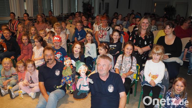 Kasperltheater im Kinderferienclub Neustadt. Die Einnahmen kommen der Hilfsaktion &quot;Lichtblicke&quot; zugute. Bild: krb