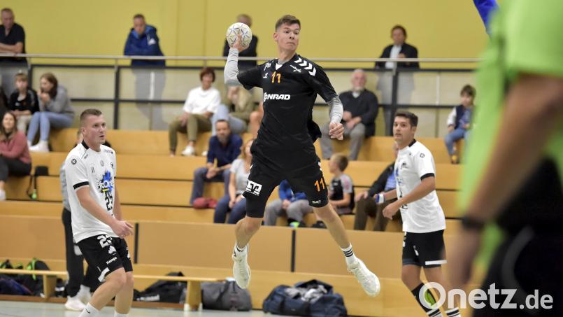 Julian Schaller (Bild) und die HG Amberg haben die derzeit wohl schwerste Aufgabe vor sich: Zu Gast ist der verlustpunktfreie Landesliga-Absteiger TV Erlangen-Bruck II. Bild: Hubert Ziegler