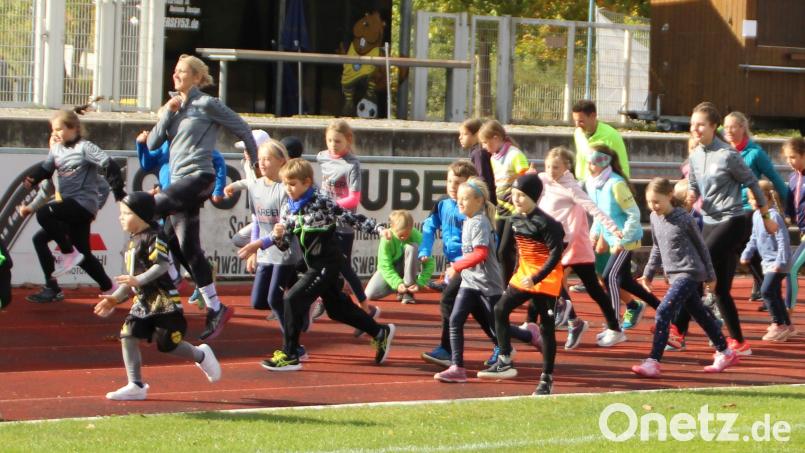 Beim Herbst-Rauswurf des TV Amberg war auch ein Warmup für alle Teilnehmer Pflicht. Bild: Karin Müller-Popp