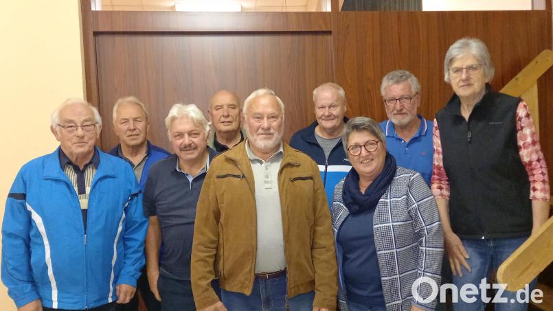 Sie stehen an der Spitze der Herzsportgruppe (von links): Erwin Bierl, Georg Baumer, Josef Pürner, Matthias Grundler, Karl Mayer, Max Sattich, Beate Roßmeisl, Franz Schwarz und Anna Wiedl. Bild: Uschi Schlosser/exb