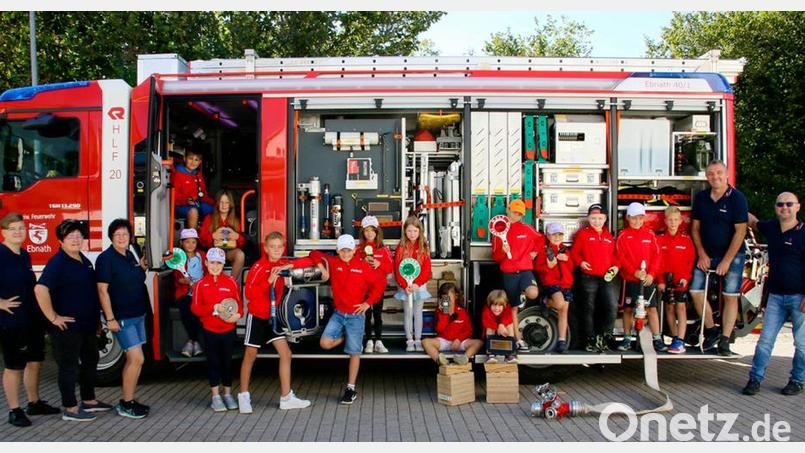 Die &quot;Löschzwerge&quot; der Feuerwehr Ebnath freuen sich über neue Ausrüstung. Bild: FFW Ebnath/exb