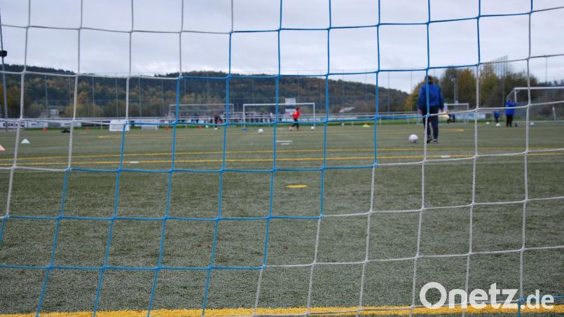 Der Kunstrasenplatz des SV Raigering muss saniert werden. Bild: gsp