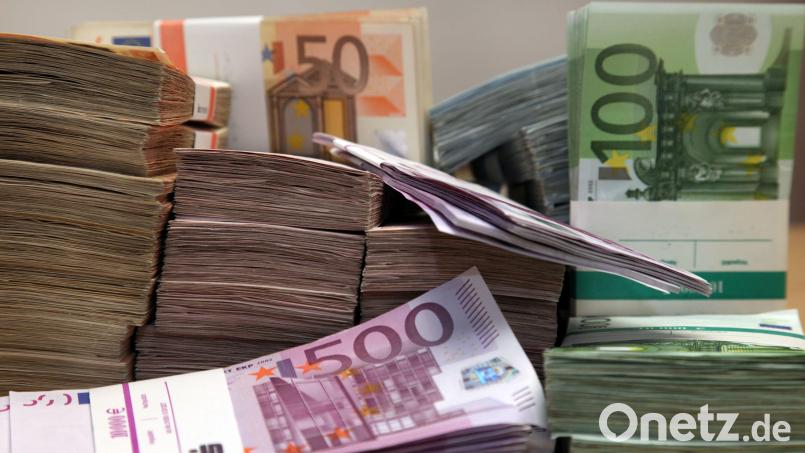 Haushaltsstopps, Einsparungen, hohe Personalkosten und Lohnsteigerungen – das betrifft mittlerweile alle Kommunen. Symbolbild: Götz