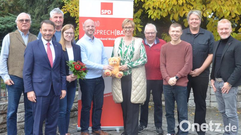 Das ist die neue Vorstandschaft des SPD-Stadtverbands Weiden mit dem Vorsitzenden Christopher Birner (Fünfter von links). Bild: Kunz