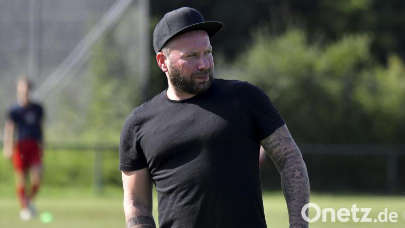 Florian Weber, der Trainer des TSV Theuern, wurde beim Spiel gegen Bad Aibling mit Gelb-Rot aus der Coaching-Zone verwiesen. Archivbild: Hubert Ziegler