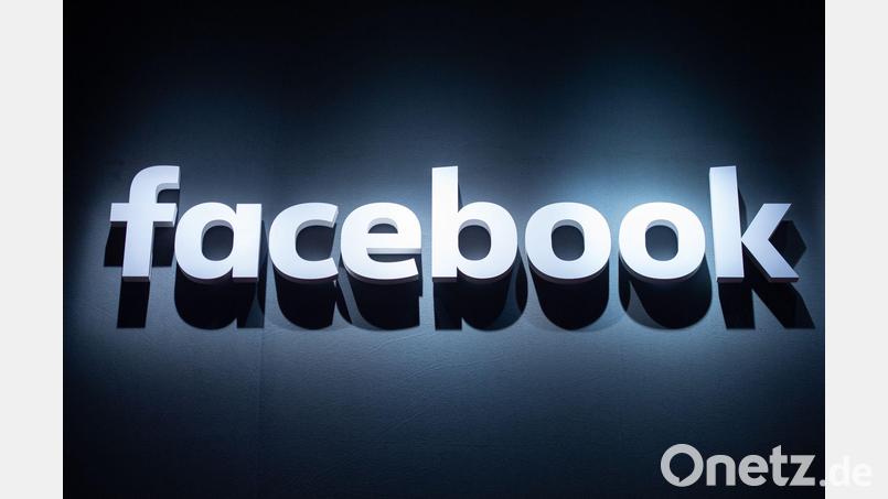 Facebook ohne Werbung kostet in Zukunft zehn Euro im Monat. Bild: Christophe Gateau/dpa