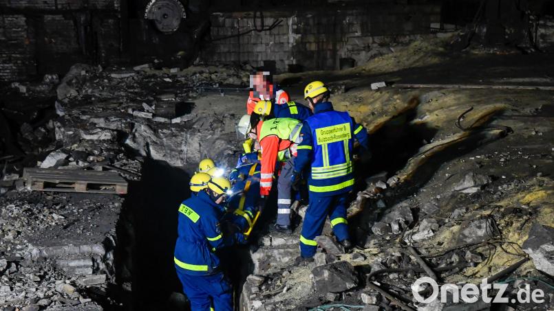 Die Maxhütte als verfallenes Stahlwerk ist nicht nur ein geradezu mystischer Ort, es ist dort auch sehr gefährlich. Für die Retter bot die Umgebung zahlreiche Gefahren, Hindernisse und besondere Herausforderungen. Bild: Petra Hartl