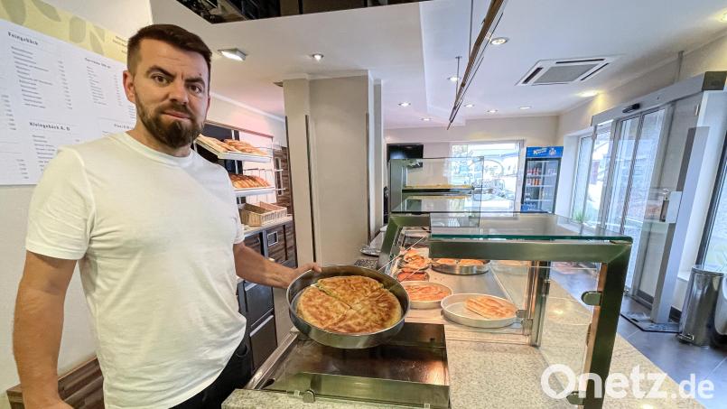 Hajredin Rakaj ist mit der Entscheidung für den Standort Marktredwitz zufrieden. Bild: Matthias Bäumler/fph