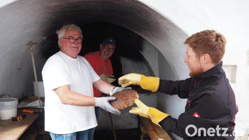 Der alte Backofen in Neustadt/WN wird zum letzten Mal in diesem Jahr auf Temperatur gebracht. Archivbild: krb