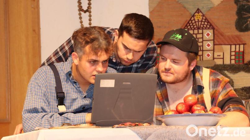 Mit dem Stück „Endlich san d’Weiber furt“ ist der Theatergruppe Pertolzhofen ein Volltreffer gelungen. Bild: Franziska Baier/exb