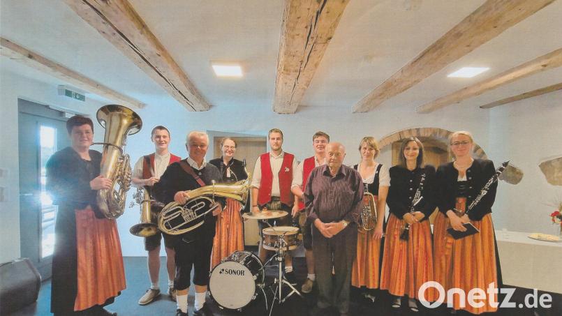 Bei guter Gesundheit feiert Hans Pürner im Gasthaus Lippert in Pamsendorf seinen 90. Geburtstag. Bild: Alfred Eckert/exb