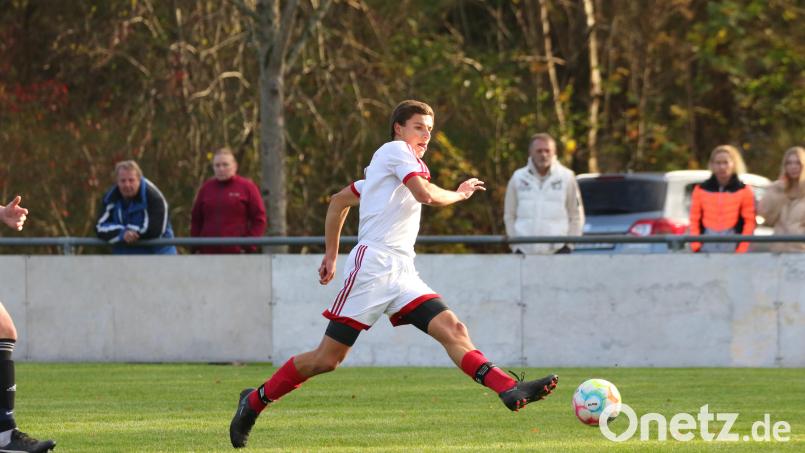 Valentin Schieder und der SC Eschenbach eilen scheinbar unaufhaltsam dem Aufstieg in die Kreisliga entgegen. Im Top-Spiel gegen den SVSVW Kemnath könnte schon eine Vorentscheidung fallen. Archivbild: Dieter Jäschke