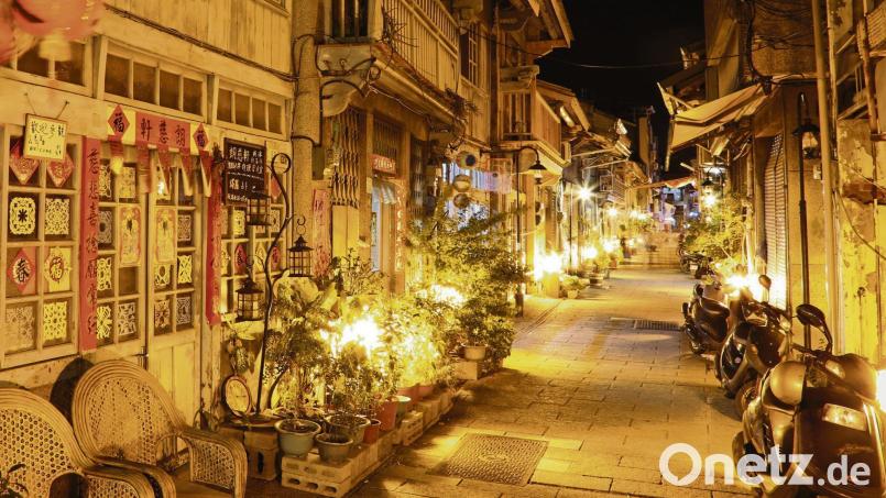 Kleine Gasse mit großem Angebot: Zum Abendessen bietet sich die Shennong Street an. Bild: Tainan City Government/dpa