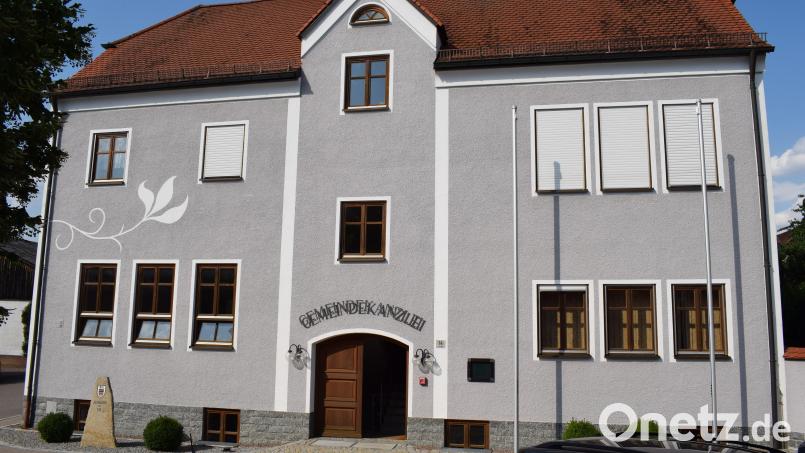 Im Gemeinschaftshaus Altendorf sind drei Institutionen untergebracht. Im Erdgeschoss befindet sich die Feuerwehr, im ersten Stock ist die Gemeindekanzlei mit Sitzungssaal untergebracht und im Dachgeschoss hat die KLJB ihren Gruppenraum Bild: bnr
