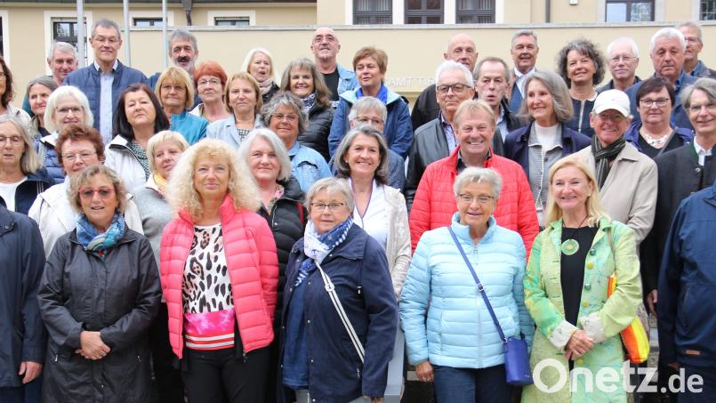 Das Bild zeigt die Teilnehmer am Klassentreffen des Jahrgangs 1957/58 der Grundschule Tirschenreuth Bild: Norbert Neid/exb