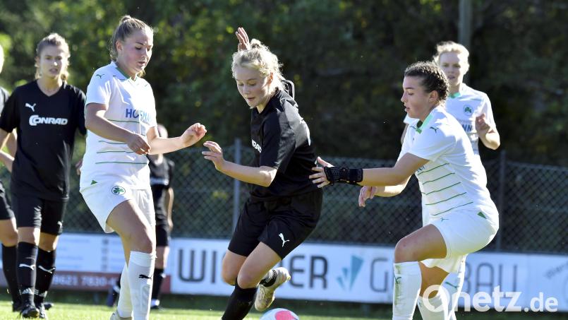 Matilda Lacher (Mitte) und der TSV Theuern unterlagen in der Bayernliga beim TSV Schwaben Augsburg. Archivbild: Hubert Ziegler